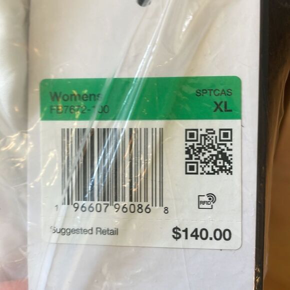 NWT Nike Essential Therma-FIT Hooded Women Puffer Jacket White XL - Picture 8 of 10